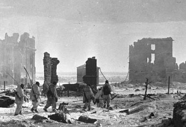 Сколько немцев плененных под Сталинградом вернулось после войны в Германию